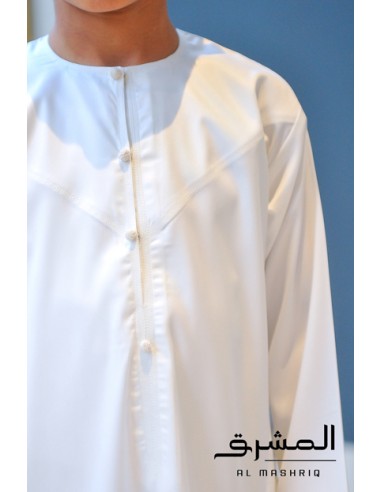 Satijnwitte Emirati kinder Qamis