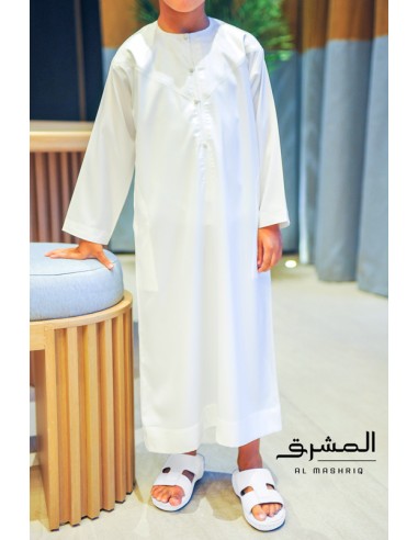 Satijnwitte Emirati kinder Qamis