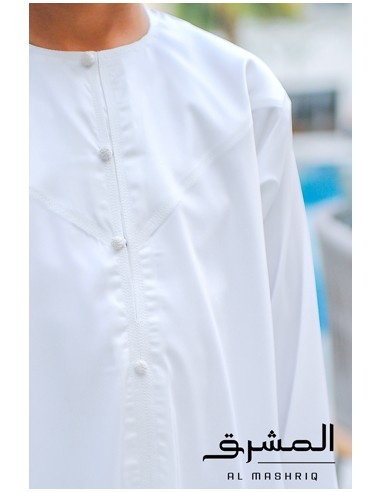 Satijnwitte Emirati kinder Qamis
