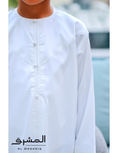 Satijnwitte Emirati kinder Qamis